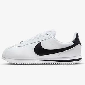 Nike Classic Cortez Women's Shoe Size 9 black white sneaker tennis shoe